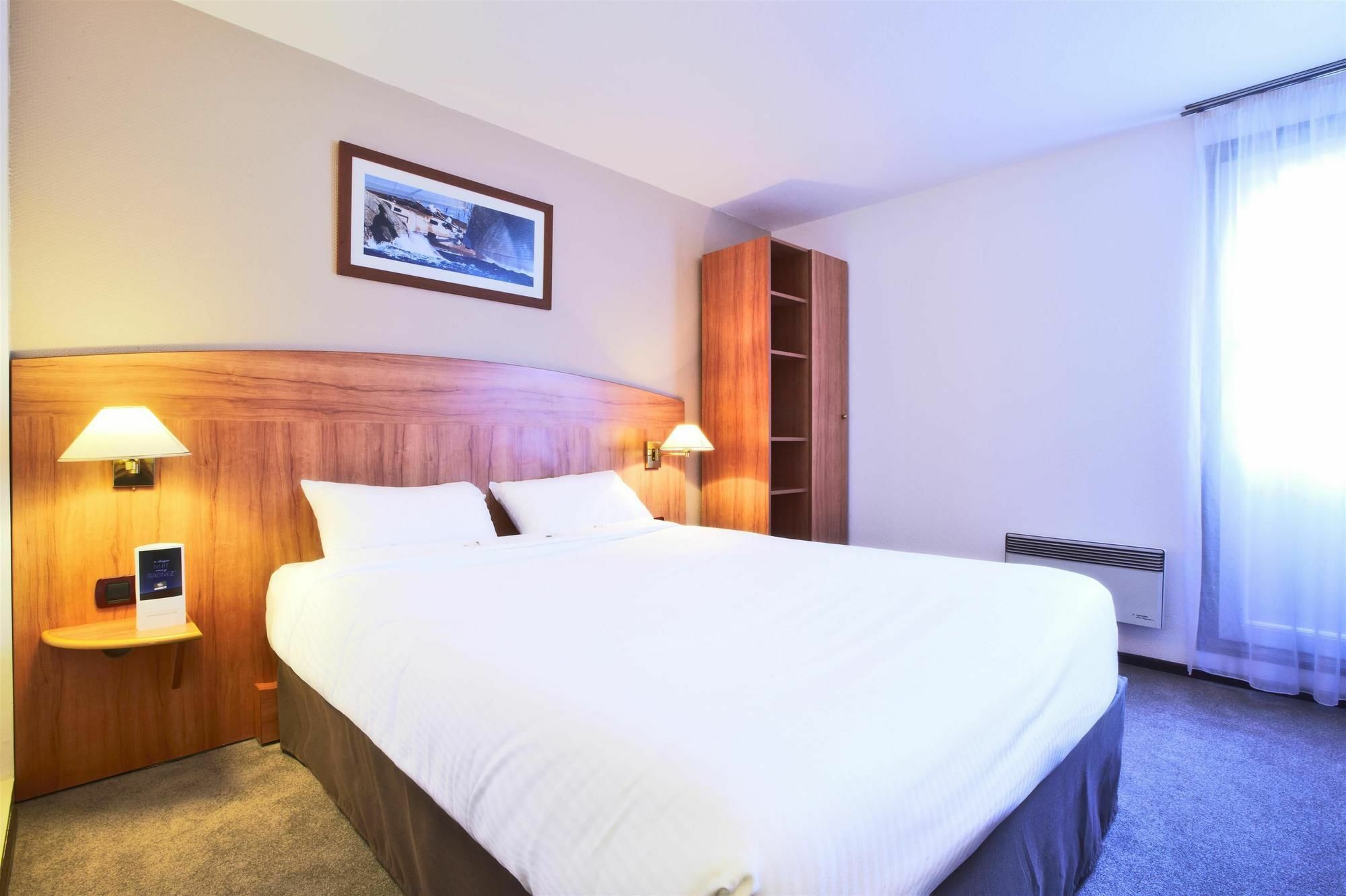 Comfort Hotel Evreux Exterior photo